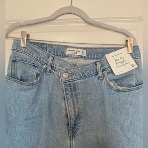 Abercrombie 90s straight ultra high rise size 30